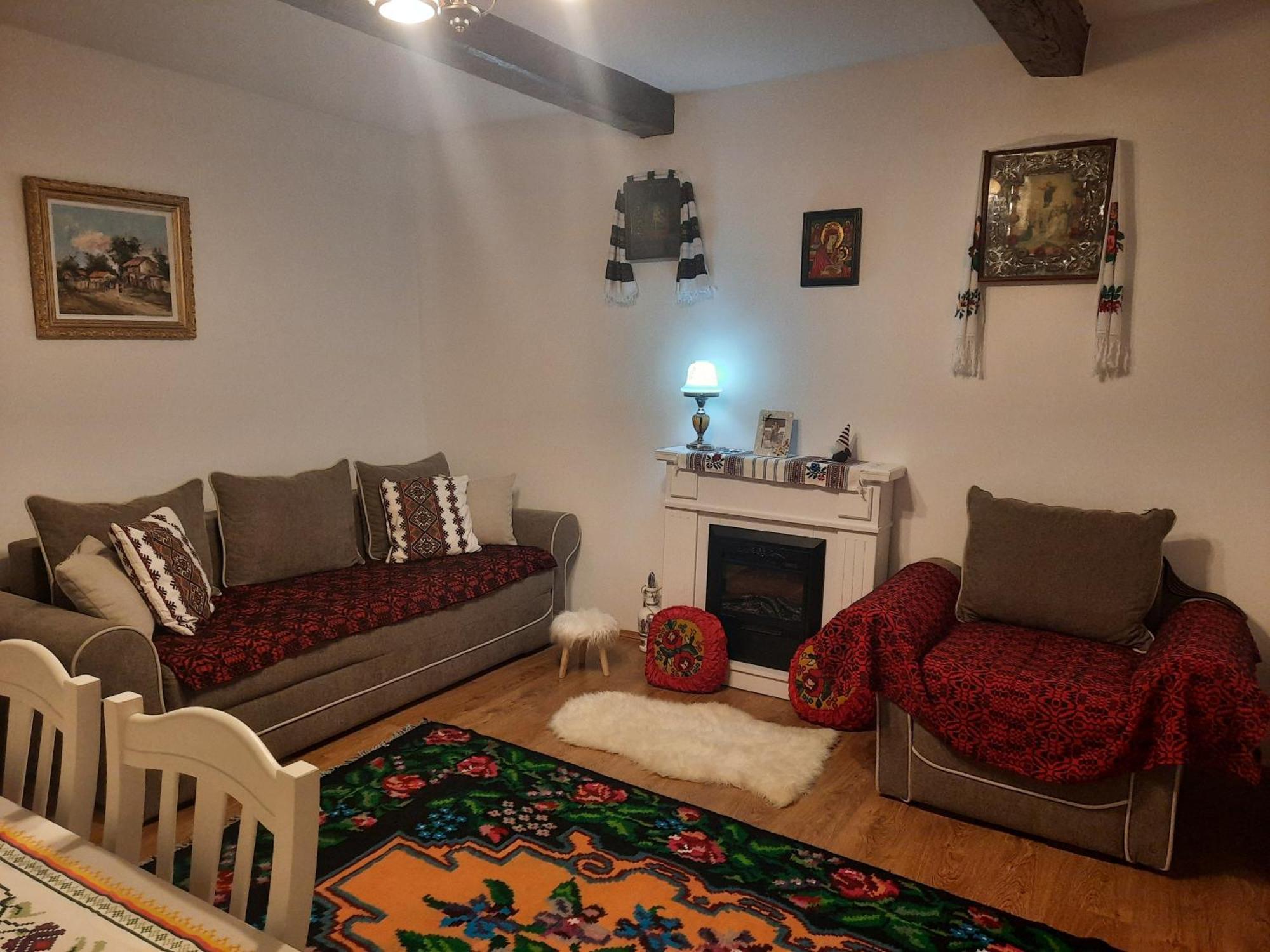 Casa Bunicilor Βίλα Ciprian Porumbescu Εξωτερικό φωτογραφία